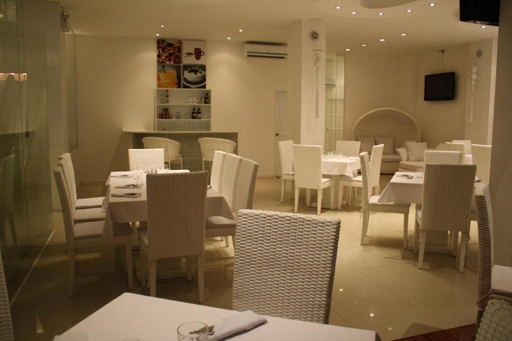 Santi White Hotel Phuket Kültér fotó