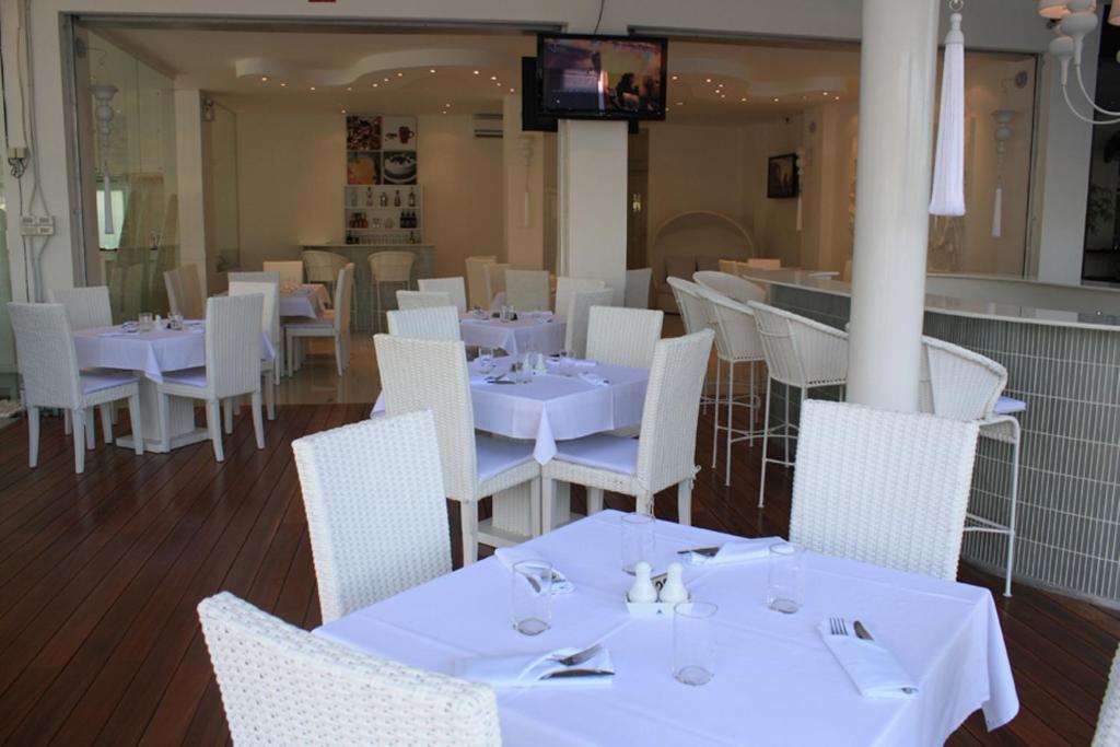 Santi White Hotel Phuket Kültér fotó