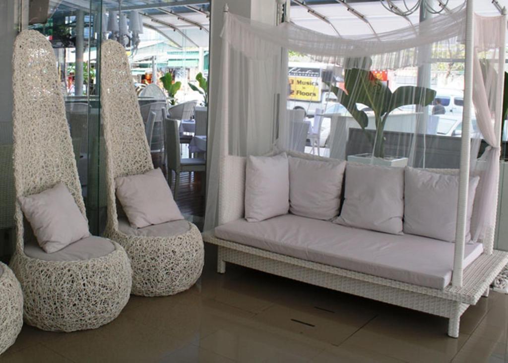 Santi White Hotel Phuket Kültér fotó
