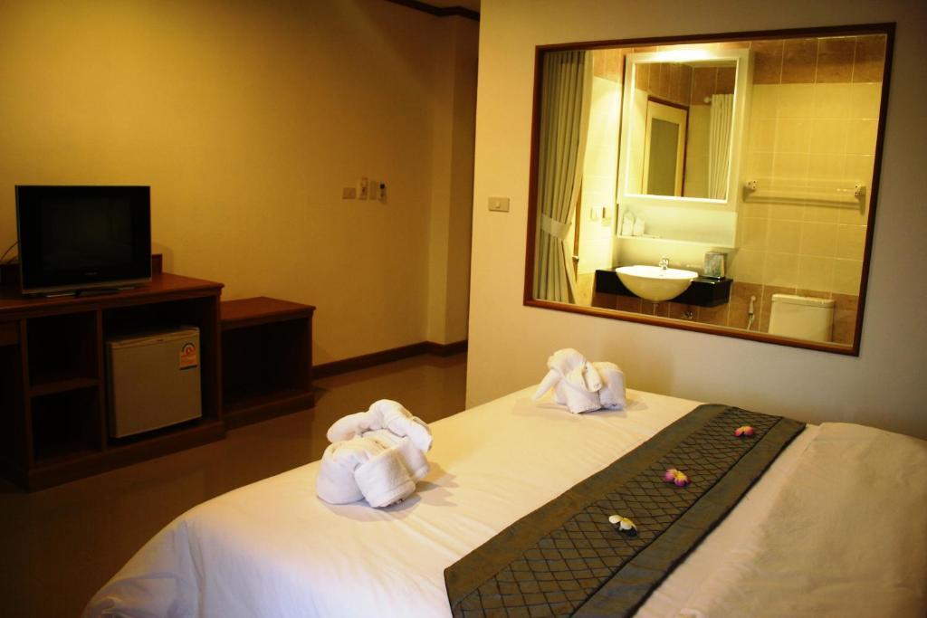 Santi White Hotel Phuket Kültér fotó